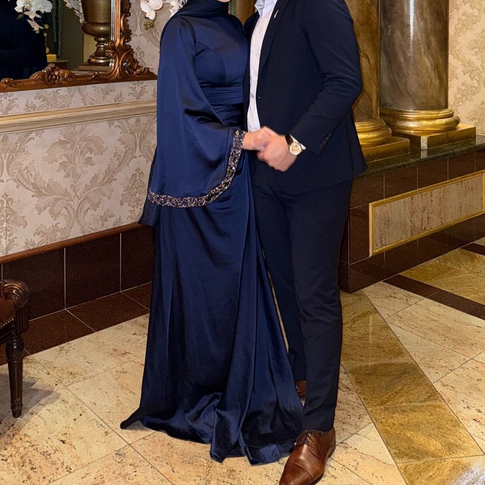 Elegant Navy Blue Evening Gown